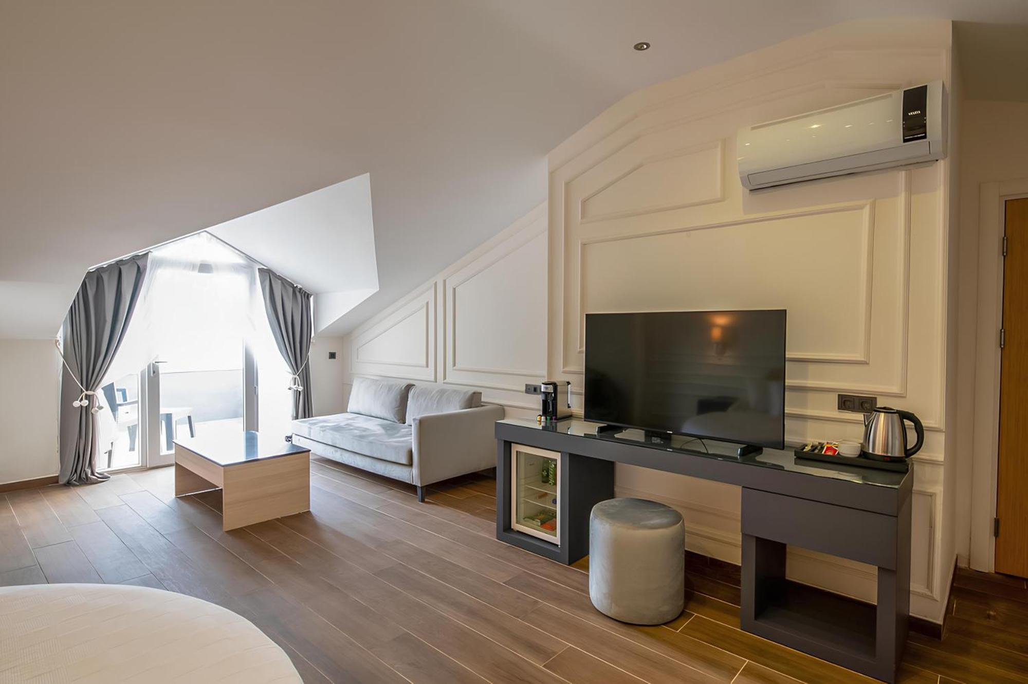Hotel Ramada By Wyndham Fethiye Oludeniz Adult Only Exterior foto